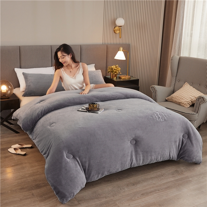 91家纺网 家纺一手货源 找家纺 美梦里 2025新款A类大豆纤维双面刺绣牛奶绒冬被芯春秋被子 气质灰