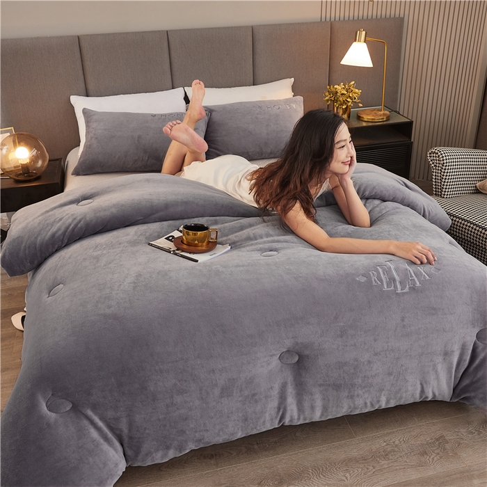 91家纺网 家纺一手货源 找家纺 美梦里 2025新款A类大豆纤维双面刺绣牛奶绒冬被芯春秋被子 气质灰