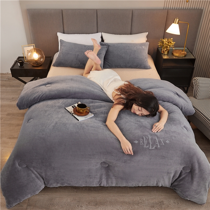 91家纺网 家纺一手货源 找家纺 美梦里 2025新款A类大豆纤维双面刺绣牛奶绒冬被芯春秋被子 气质灰