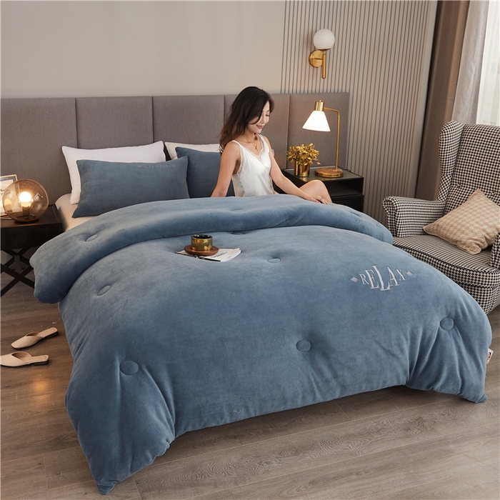 91家纺网 家纺一手货源 找家纺 美梦里 2025新款A类大豆纤维双面刺绣牛奶绒冬被芯春秋被子 星辰蓝