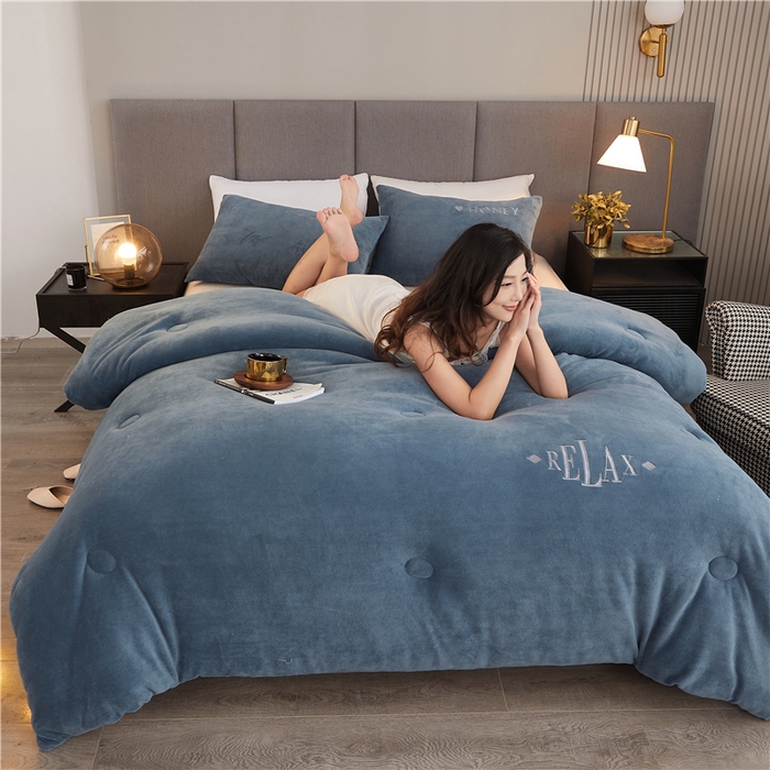91家纺网 家纺一手货源 找家纺 美梦里 2025新款A类大豆纤维双面刺绣牛奶绒冬被芯春秋被子 星辰蓝