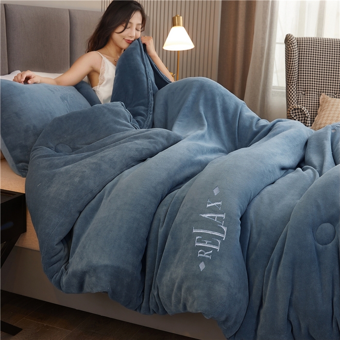 91家纺网 家纺一手货源 找家纺 美梦里 2025新款A类大豆纤维双面刺绣牛奶绒冬被芯春秋被子 星辰蓝