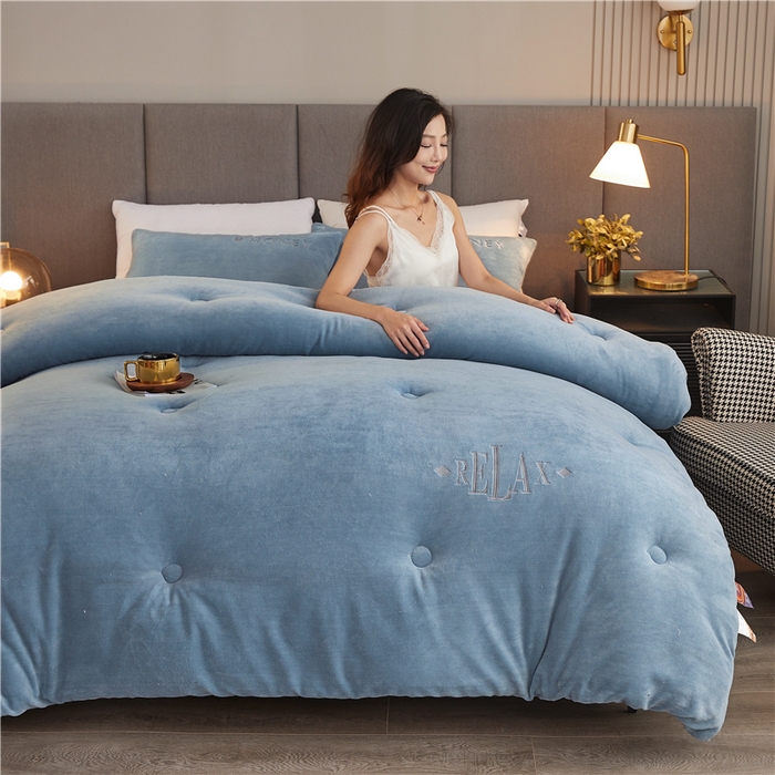 91家纺网 家纺一手货源 找家纺 美梦里 2025新款A类大豆纤维双面刺绣牛奶绒冬被芯春秋被子 月光蓝