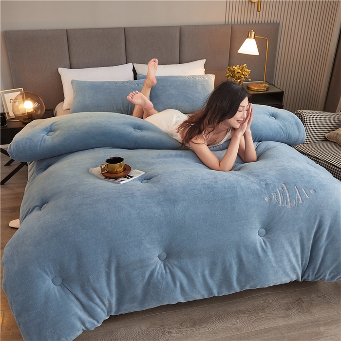 91家纺网 家纺一手货源 找家纺 美梦里 2025新款A类大豆纤维双面刺绣牛奶绒冬被芯春秋被子 月光蓝