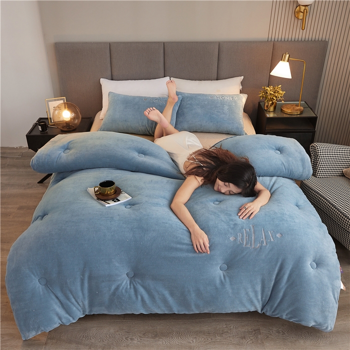 91家纺网 家纺一手货源 找家纺 美梦里 2025新款A类大豆纤维双面刺绣牛奶绒冬被芯春秋被子 月光蓝