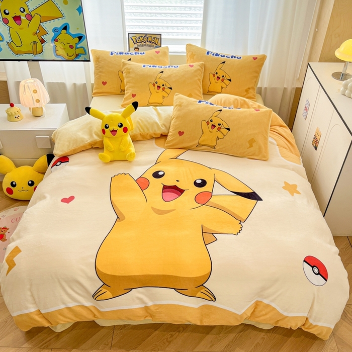 91家纺网 家纺一手货源 找家纺 暮思家居 2025新款正版授权宝可梦数码印花高克重加厚保暖牛奶绒四件套 绒大版-可爱皮卡丘