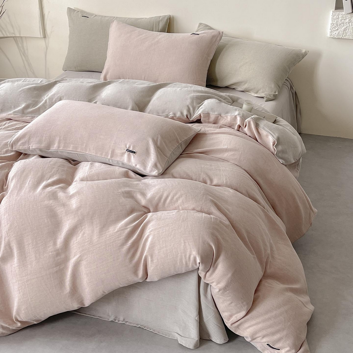 91家纺网 家纺一手货源 找家纺 2025新款休闲风超柔棉麻四件套简约纯棉全棉复古风素色亚麻高端床上用品四季通用 安缦-粉