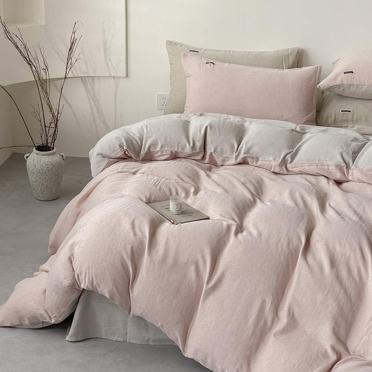 91家纺网 家纺一手货源 找家纺 2025新款休闲风超柔棉麻四件套简约纯棉全棉复古风素色亚麻高端床上用品四季通用 安缦-粉