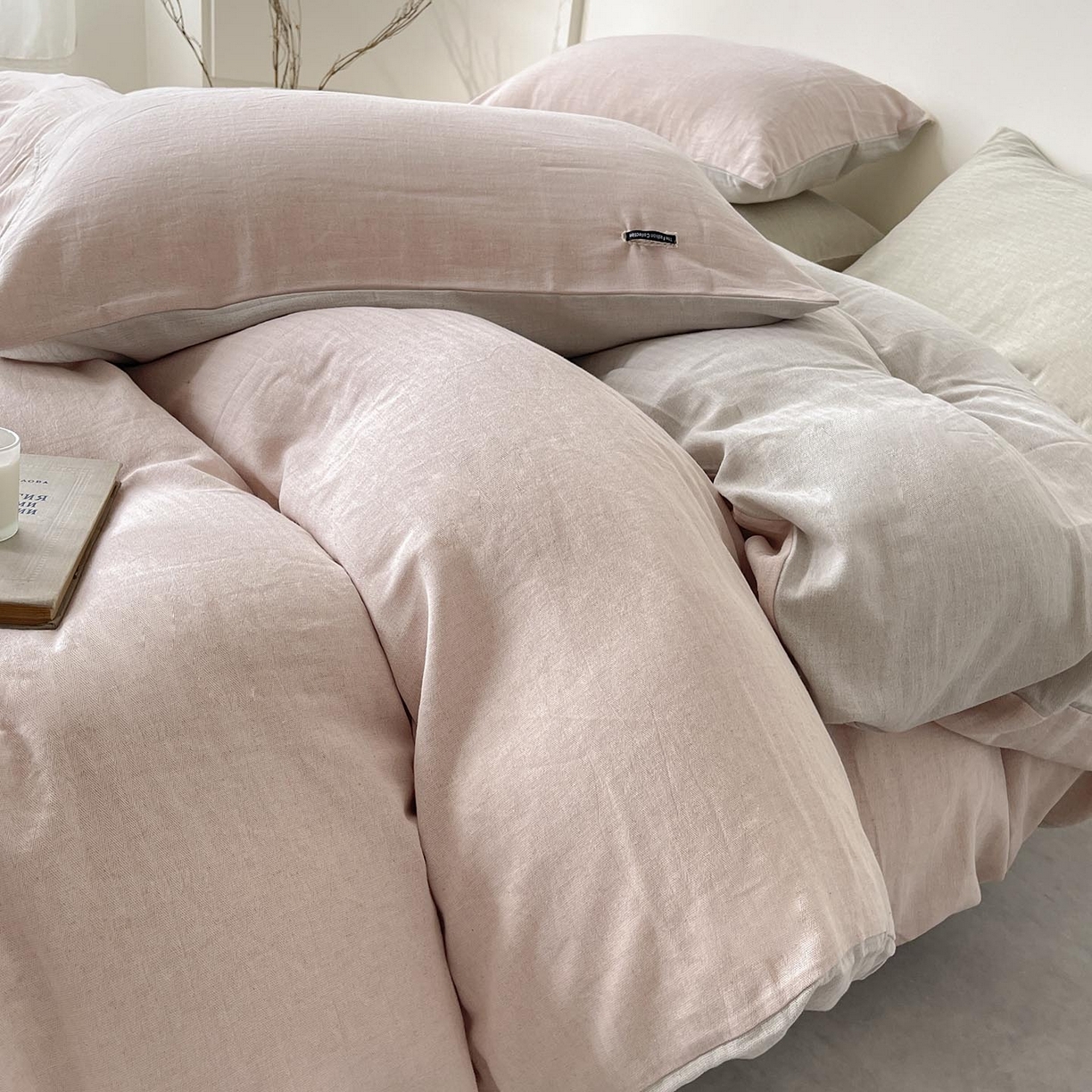 91家纺网 家纺一手货源 找家纺 2025新款休闲风超柔棉麻四件套简约纯棉全棉复古风素色亚麻高端床上用品四季通用 安缦-粉