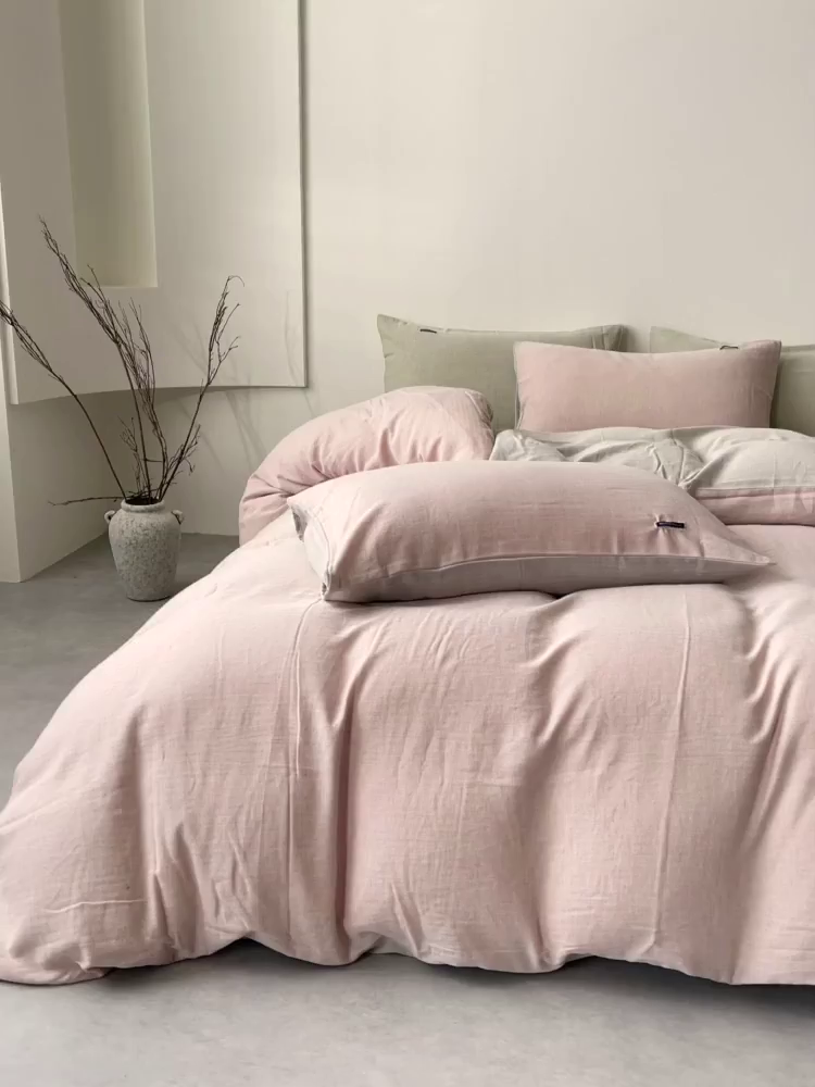 91家纺网 家纺一手货源 找家纺 2025新款休闲风超柔棉麻四件套简约纯棉全棉复古风素色亚麻高端床上用品四季通用 安缦-粉