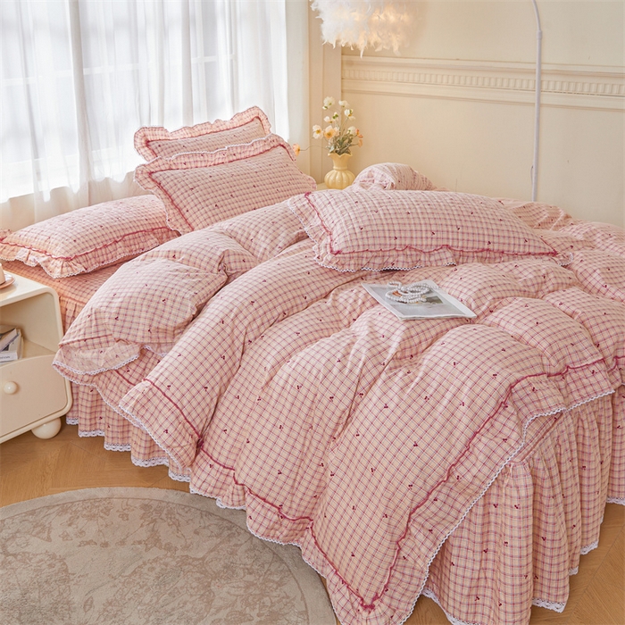 91家纺网 家纺一手货源 找家纺 缦彩 2025新款韩版100%全棉公主风夹棉床裙纯棉花边加厚床罩单件 卡曼-粉