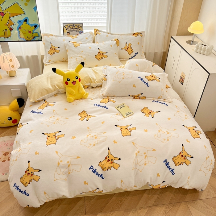 91家纺网 家纺一手货源 找家纺 暮思家居 2025新款正版授权宝可梦数码印花高克重加厚保暖牛奶绒四件套 绒小版-多彩皮卡丘