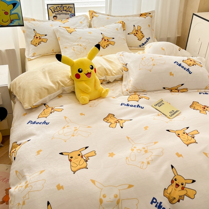 91家纺网 家纺一手货源 找家纺 暮思家居 2025新款正版授权宝可梦数码印花高克重加厚保暖牛奶绒四件套 绒小版-多彩皮卡丘