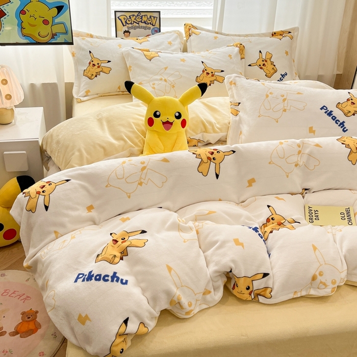 91家纺网 家纺一手货源 找家纺 暮思家居 2025新款正版授权宝可梦数码印花高克重加厚保暖牛奶绒四件套 绒小版-多彩皮卡丘