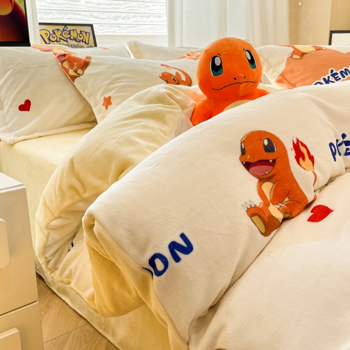 91家纺网 家纺一手货源 找家纺 暮思家居 2025新款正版授权宝可梦数码印花高克重加厚保暖牛奶绒四件套 绒小版-小火龙