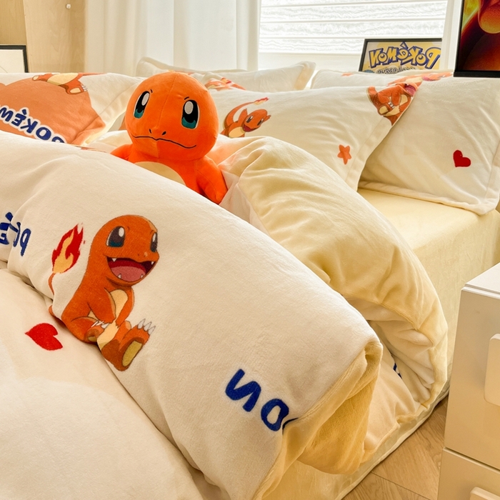91家纺网 家纺一手货源 找家纺 暮思家居 2025新款正版授权宝可梦数码印花高克重加厚保暖牛奶绒四件套 绒小版-小火龙