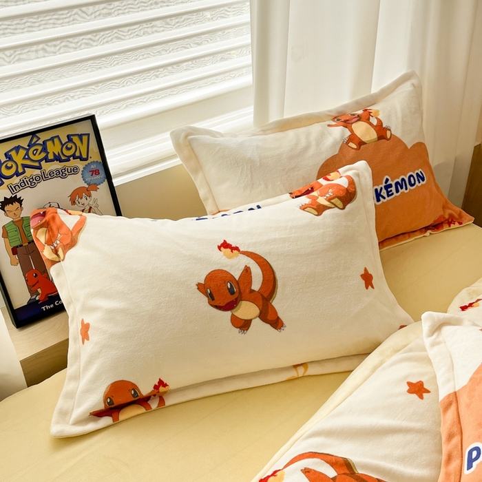 91家纺网 家纺一手货源 找家纺 暮思家居 2025新款正版授权宝可梦数码印花高克重加厚保暖牛奶绒四件套 绒小版-小火龙