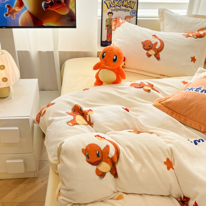 91家纺网 家纺一手货源 找家纺 暮思家居 2025新款正版授权宝可梦数码印花高克重加厚保暖牛奶绒四件套 绒小版-小火龙