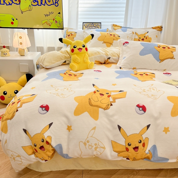 91家纺网 家纺一手货源 找家纺 暮思家居 2025新款正版授权宝可梦数码印花高克重加厚保暖牛奶绒四件套 绒小版-星星皮卡丘