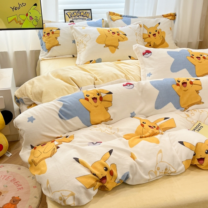 91家纺网 家纺一手货源 找家纺 暮思家居 2025新款正版授权宝可梦数码印花高克重加厚保暖牛奶绒四件套 绒小版-星星皮卡丘