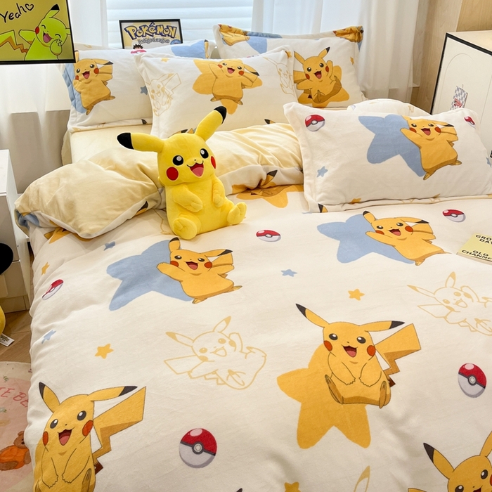 91家纺网 家纺一手货源 找家纺 暮思家居 2025新款正版授权宝可梦数码印花高克重加厚保暖牛奶绒四件套 绒小版-星星皮卡丘
