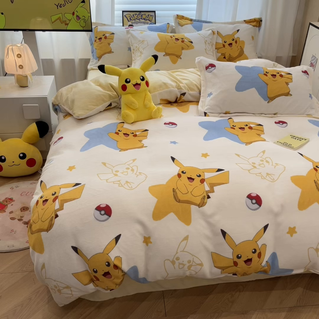 91家纺网 家纺一手货源 找家纺 暮思家居 2025新款正版授权宝可梦数码印花高克重加厚保暖牛奶绒四件套 绒小版-星星皮卡丘