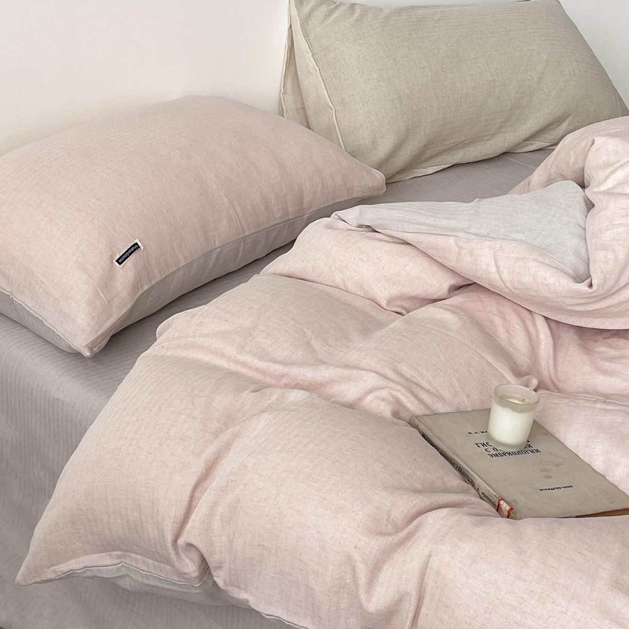 91家纺网 家纺一手货源 找家纺 2025新款休闲风超柔棉麻四件套简约纯棉全棉复古风素色亚麻高端床上用品四季通用 安缦-粉