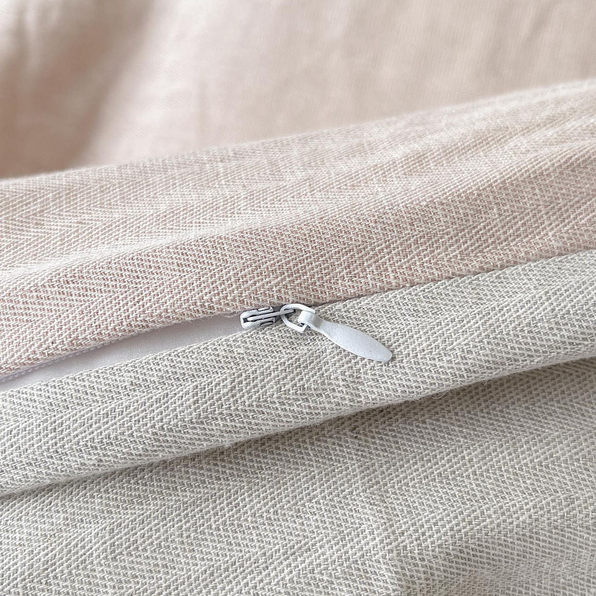 91家纺网 家纺一手货源 找家纺 2025新款休闲风超柔棉麻四件套简约纯棉全棉复古风素色亚麻高端床上用品四季通用 安缦-粉