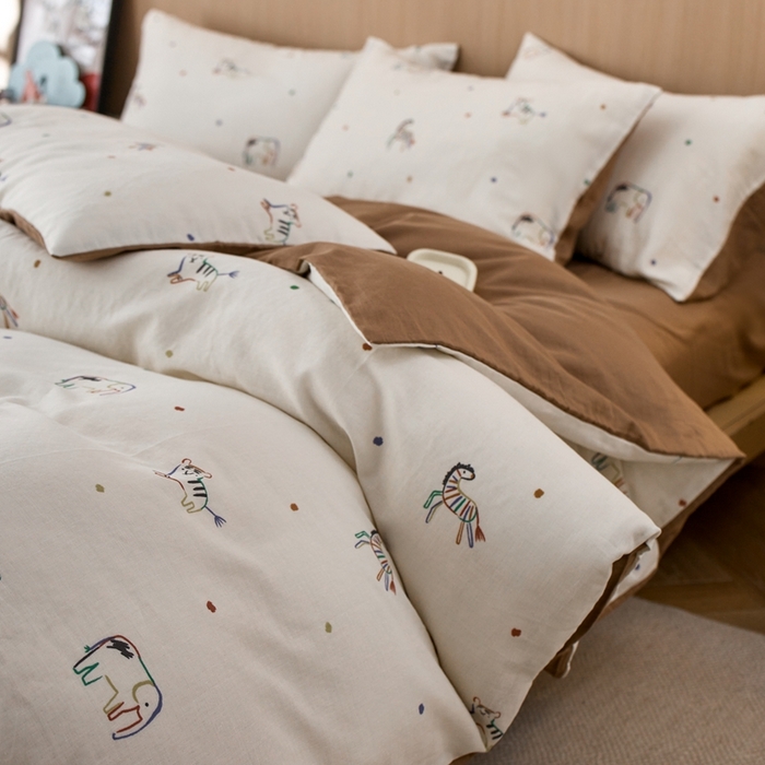 91家纺网 家纺一手货源 找家纺 千朵森 2025新款亲肤舒适高品质双层纱套件四件套-西海 西海—萌彩