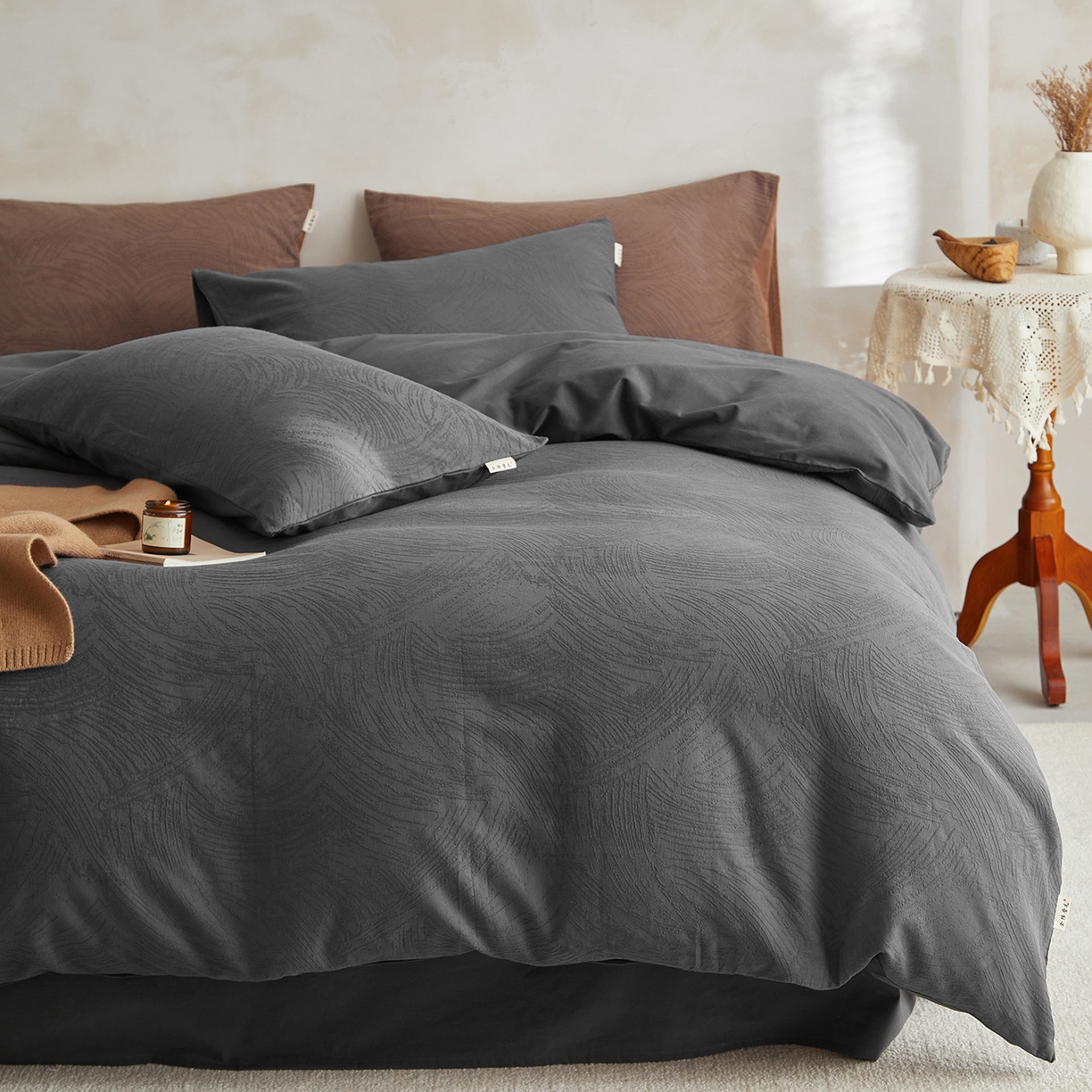 91家纺网 家纺一手货源 找家纺 简宜家居（朝初家纺） 2025新款全棉提花纯棉加厚磨毛四件套 彩绘-雾灰