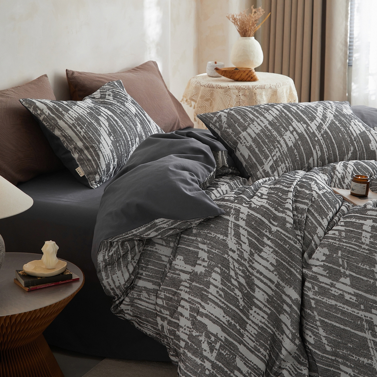 91家纺网 家纺一手货源 找家纺 简宜家居（朝初家纺） 2025新款全棉提花纯棉加厚磨毛四件套 墨纹-月灰