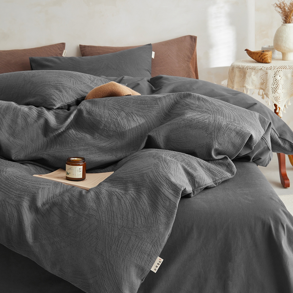 91家纺网 家纺一手货源 找家纺 简宜家居（朝初家纺） 2025新款全棉提花纯棉加厚磨毛四件套 彩绘-雾灰