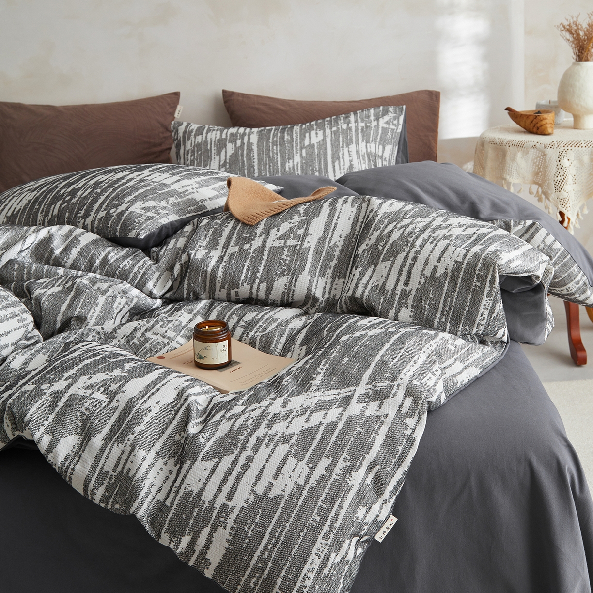 91家纺网 家纺一手货源 找家纺 简宜家居（朝初家纺） 2025新款全棉提花纯棉加厚磨毛四件套 墨纹-月灰