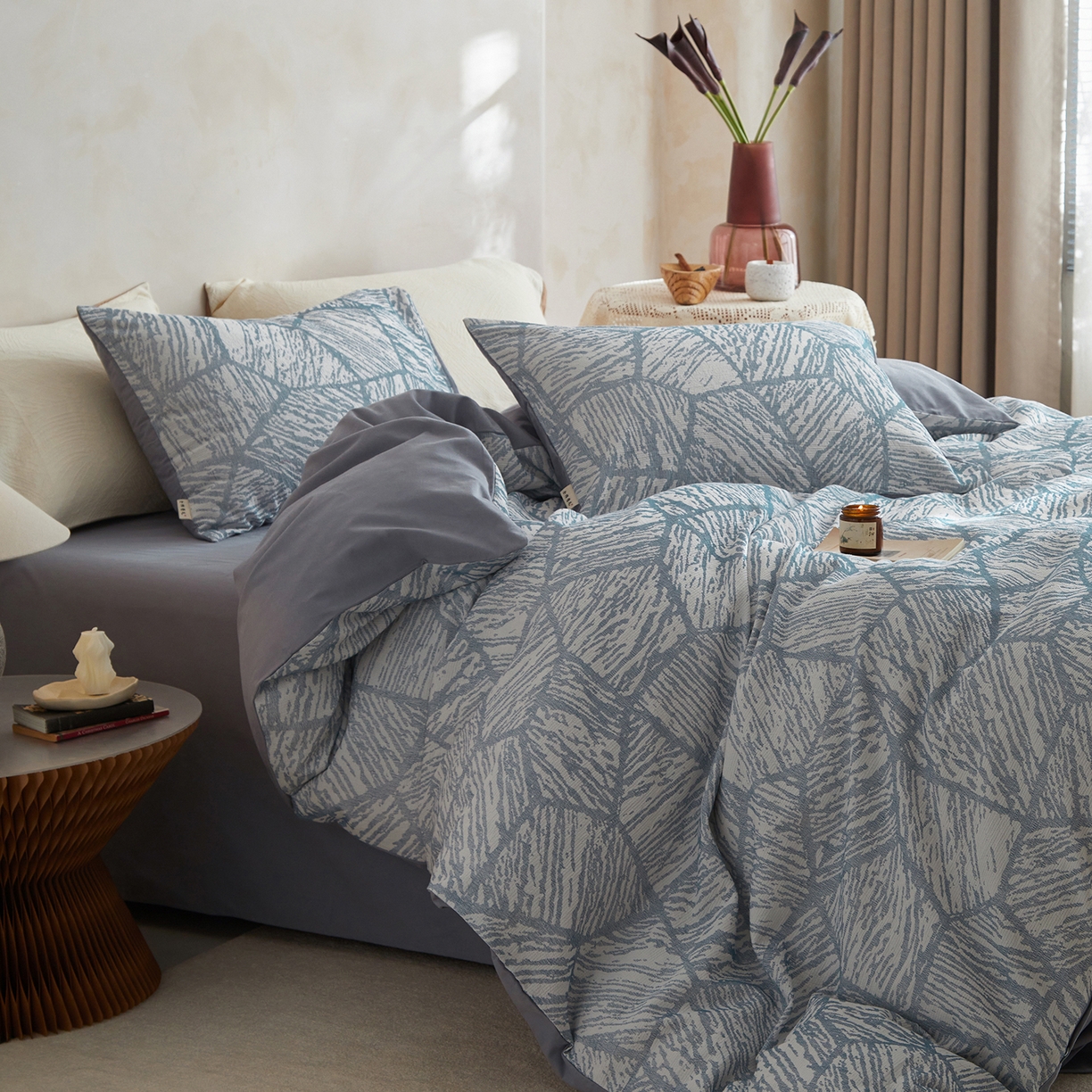 91家纺网 家纺一手货源 找家纺 简宜家居（朝初家纺） 2025新款全棉提花纯棉加厚磨毛四件套 梦枝-灰蓝
