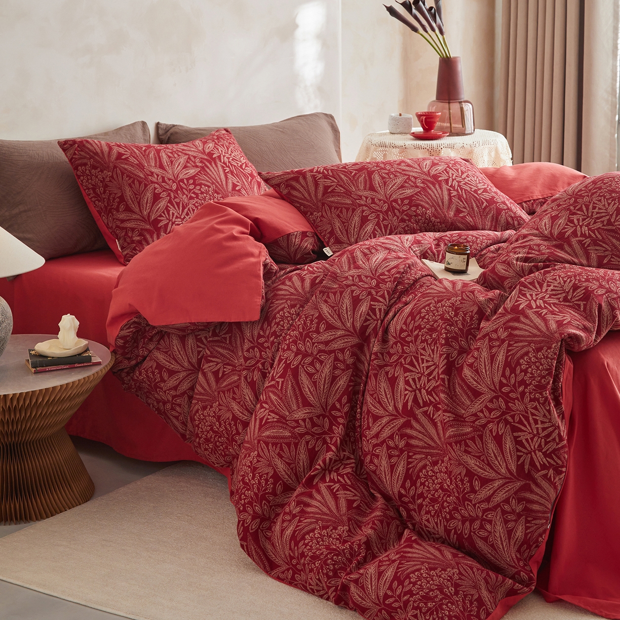 91家纺网 家纺一手货源 找家纺 简宜家居（朝初家纺） 2025新款全棉提花纯棉加厚磨毛四件套 梦枝-红馥