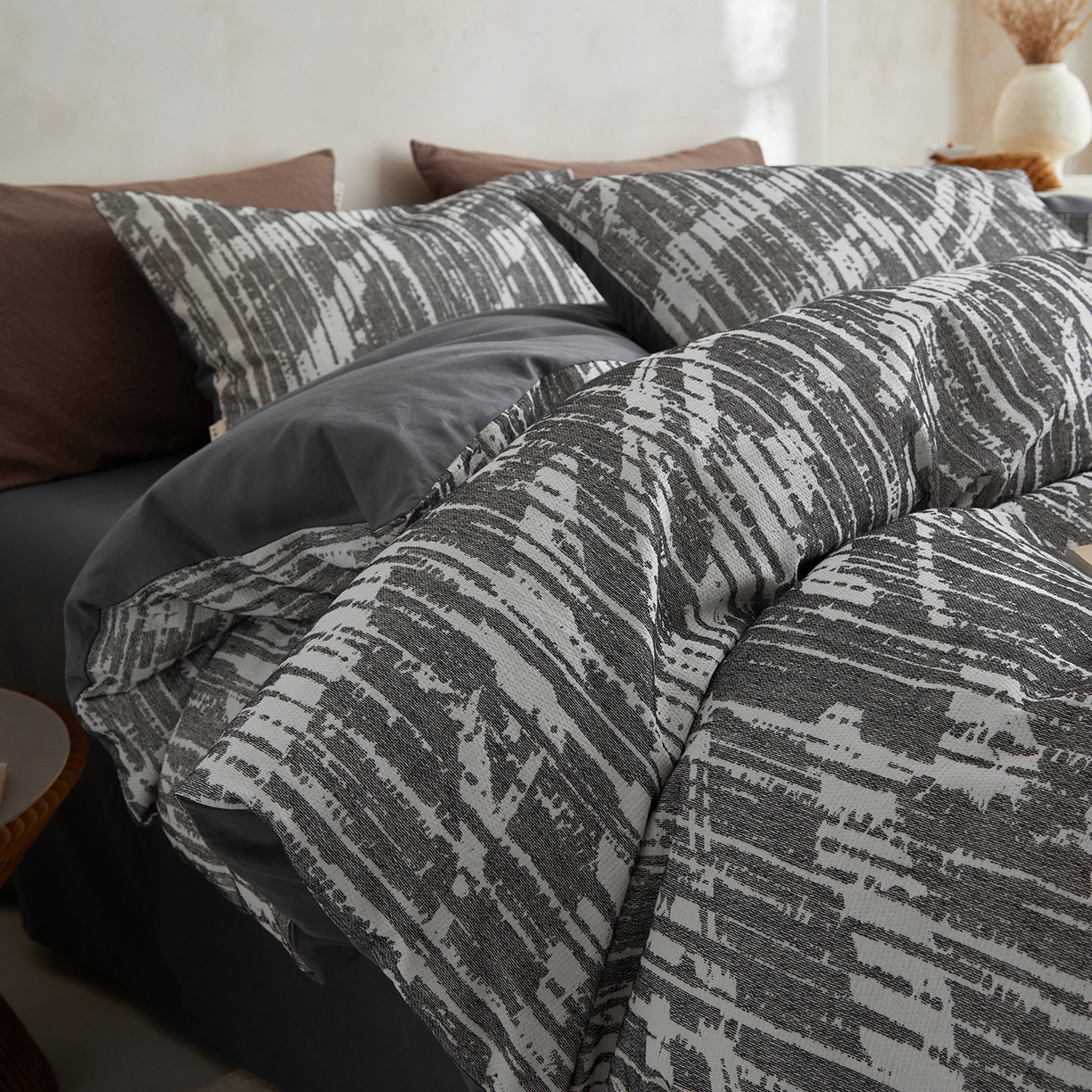 91家纺网 家纺一手货源 找家纺 简宜家居（朝初家纺） 2025新款全棉提花纯棉加厚磨毛四件套 墨纹-月灰