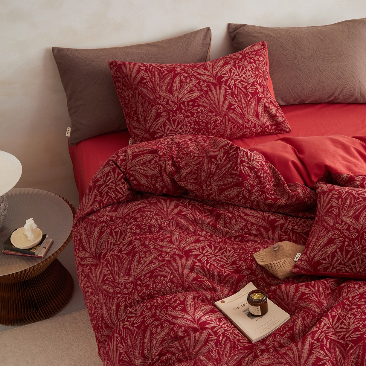 91家纺网 家纺一手货源 找家纺 简宜家居（朝初家纺） 2025新款全棉提花纯棉加厚磨毛四件套 梦枝-红馥