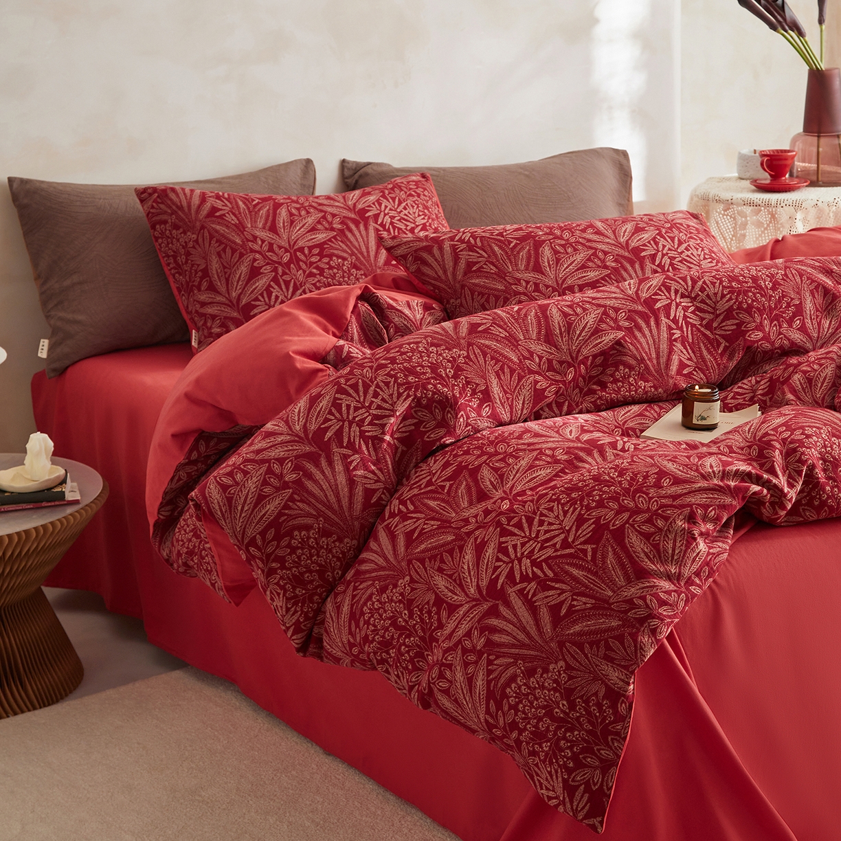 91家纺网 家纺一手货源 找家纺 简宜家居（朝初家纺） 2025新款全棉提花纯棉加厚磨毛四件套 梦枝-红馥