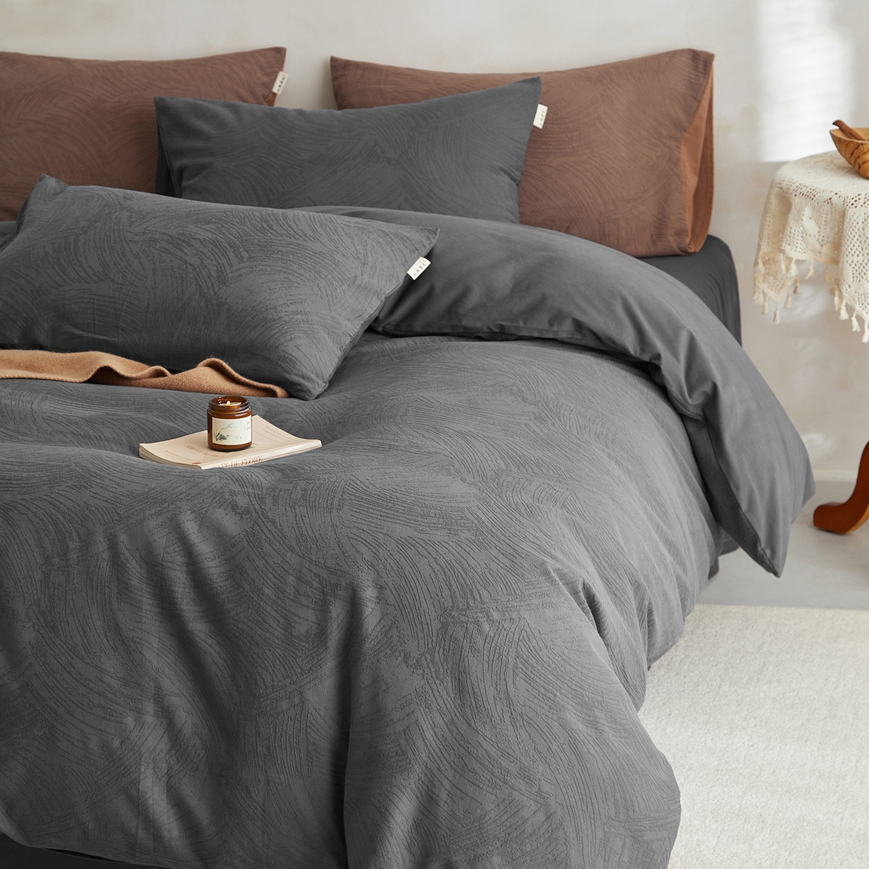 91家纺网 家纺一手货源 找家纺 简宜家居（朝初家纺） 2025新款全棉提花纯棉加厚磨毛四件套 彩绘-雾灰