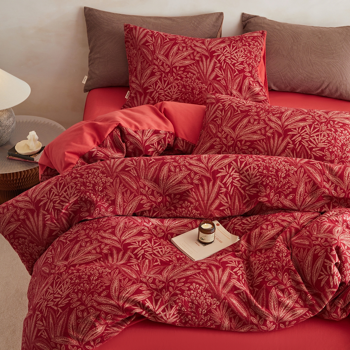 91家纺网 家纺一手货源 找家纺 简宜家居（朝初家纺） 2025新款全棉提花纯棉加厚磨毛四件套 梦枝-红馥