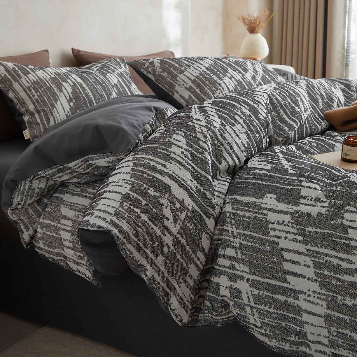 91家纺网 家纺一手货源 找家纺 简宜家居（朝初家纺） 2025新款全棉提花纯棉加厚磨毛四件套 墨纹-月灰