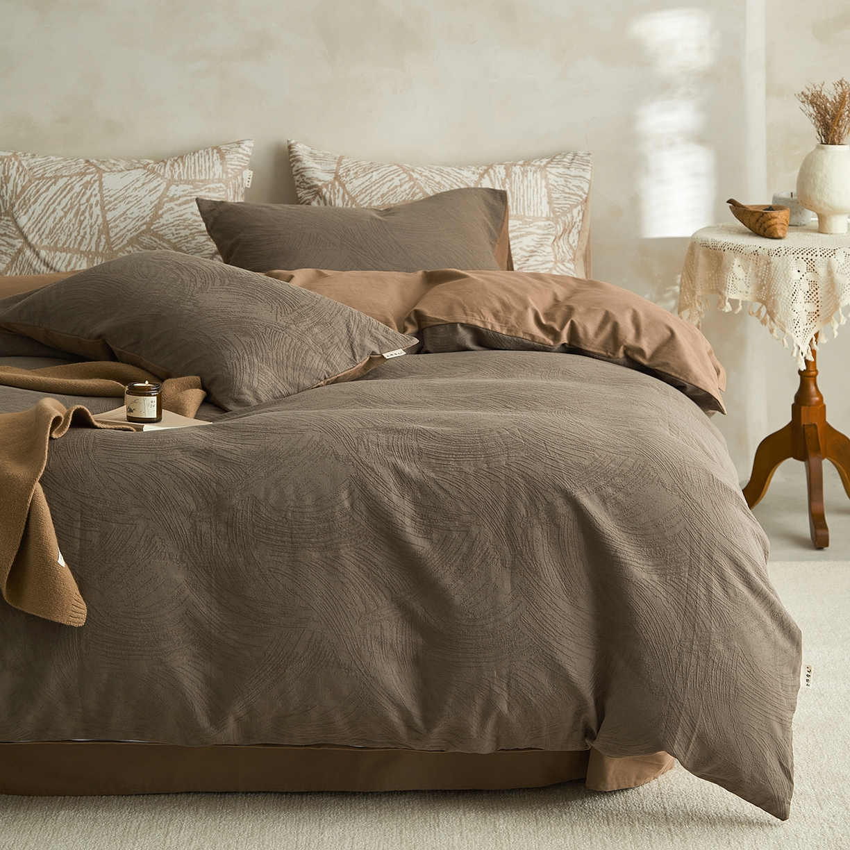 91家纺网 家纺一手货源 找家纺 简宜家居（朝初家纺） 2025新款全棉提花纯棉加厚磨毛四件套 彩绘-暖棕