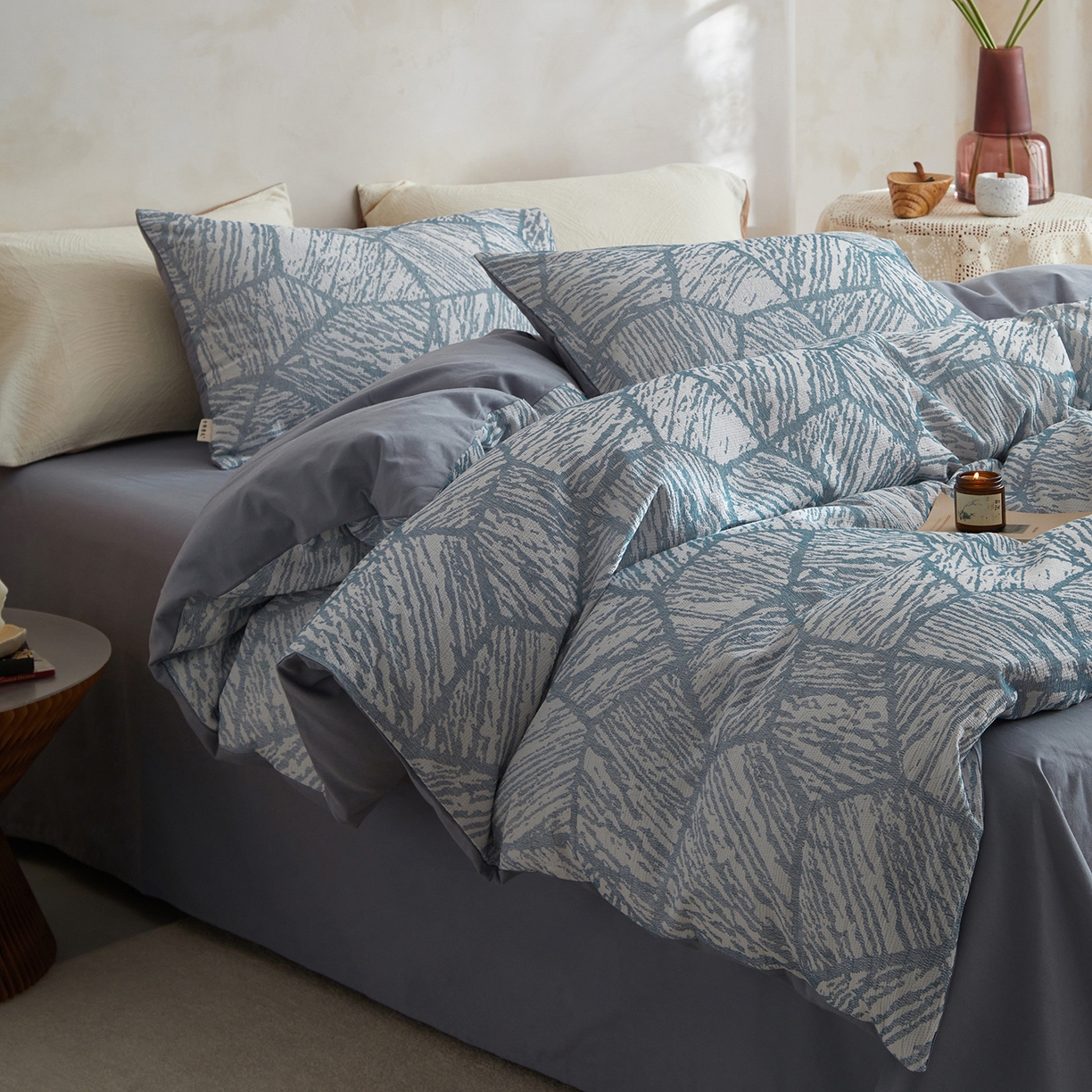 91家纺网 家纺一手货源 找家纺 简宜家居（朝初家纺） 2025新款全棉提花纯棉加厚磨毛四件套 梦枝-灰蓝