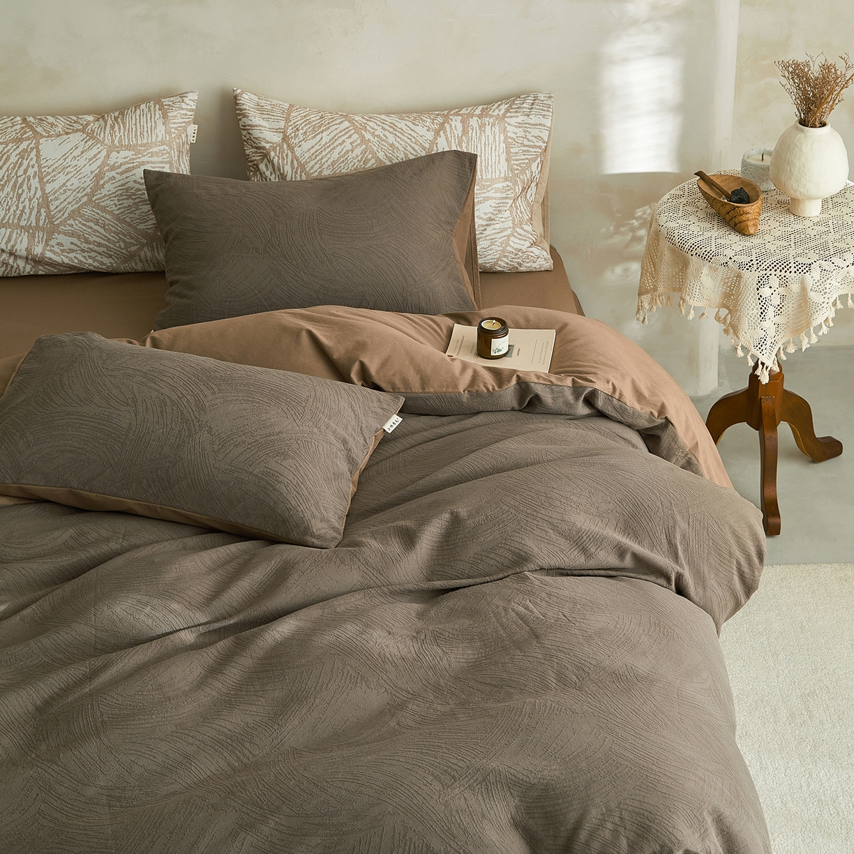 91家纺网 家纺一手货源 找家纺 简宜家居（朝初家纺） 2025新款全棉提花纯棉加厚磨毛四件套 彩绘-暖棕