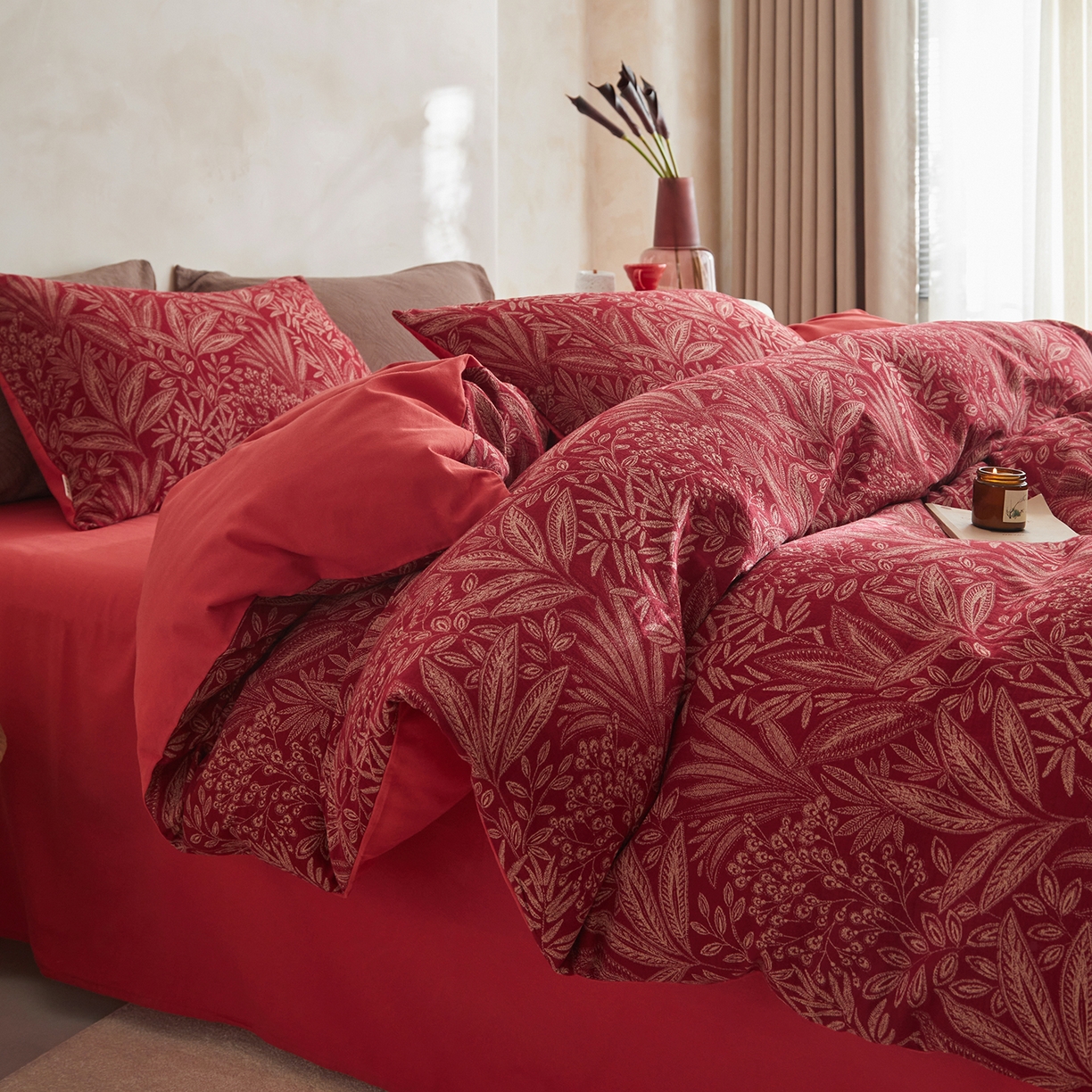 91家纺网 家纺一手货源 找家纺 简宜家居（朝初家纺） 2025新款全棉提花纯棉加厚磨毛四件套 梦枝-红馥