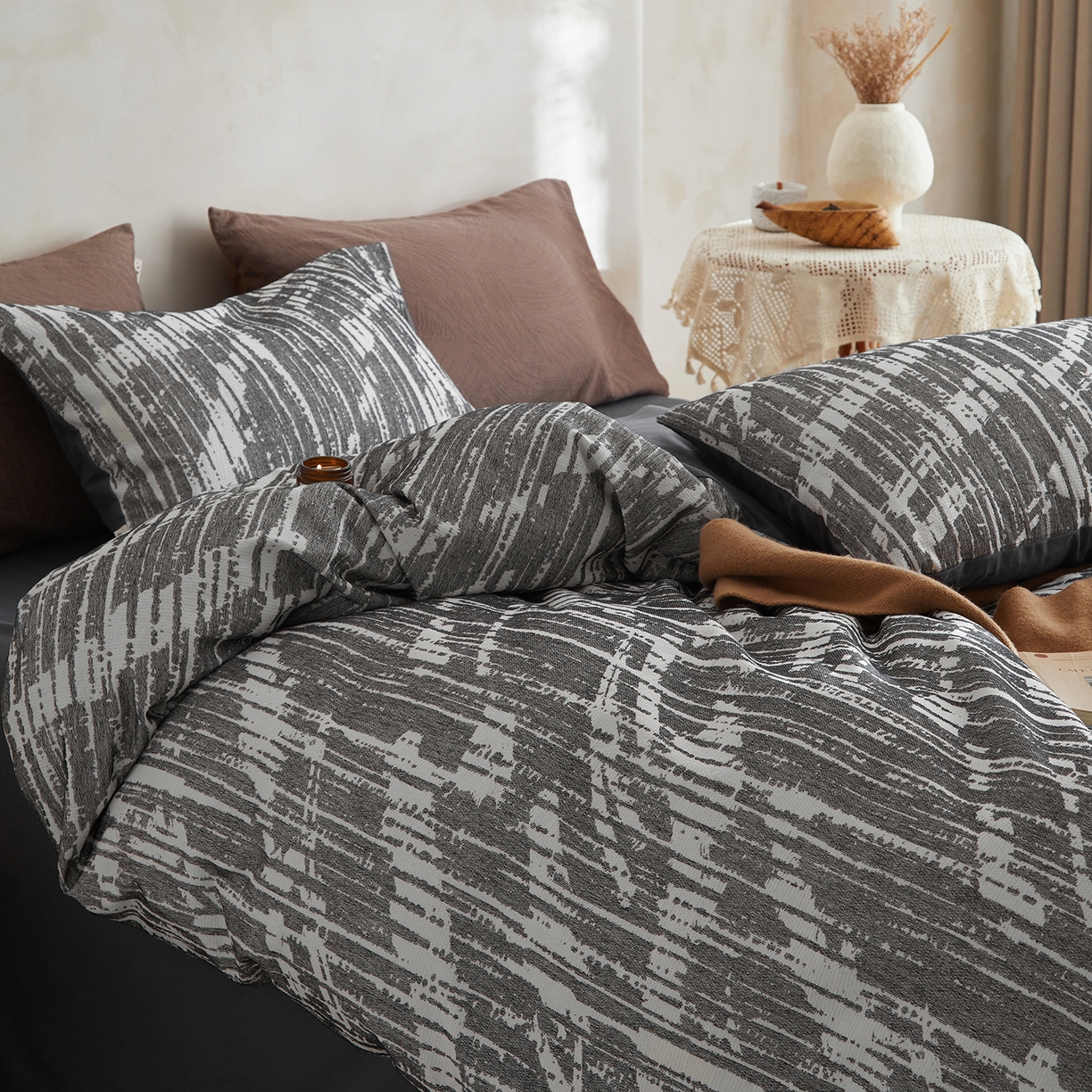 91家纺网 家纺一手货源 找家纺 简宜家居（朝初家纺） 2025新款全棉提花纯棉加厚磨毛四件套 墨纹-月灰
