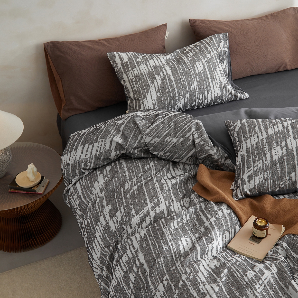 91家纺网 家纺一手货源 找家纺 简宜家居（朝初家纺） 2025新款全棉提花纯棉加厚磨毛四件套 墨纹-月灰