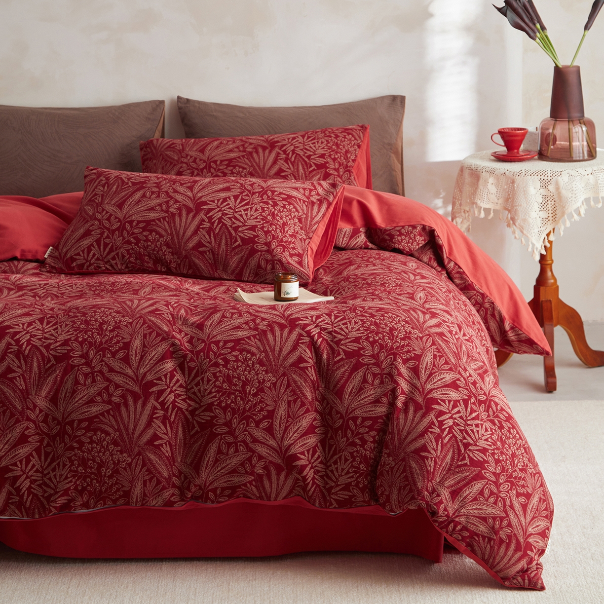 91家纺网 家纺一手货源 找家纺 简宜家居（朝初家纺） 2025新款全棉提花纯棉加厚磨毛四件套 梦枝-红馥