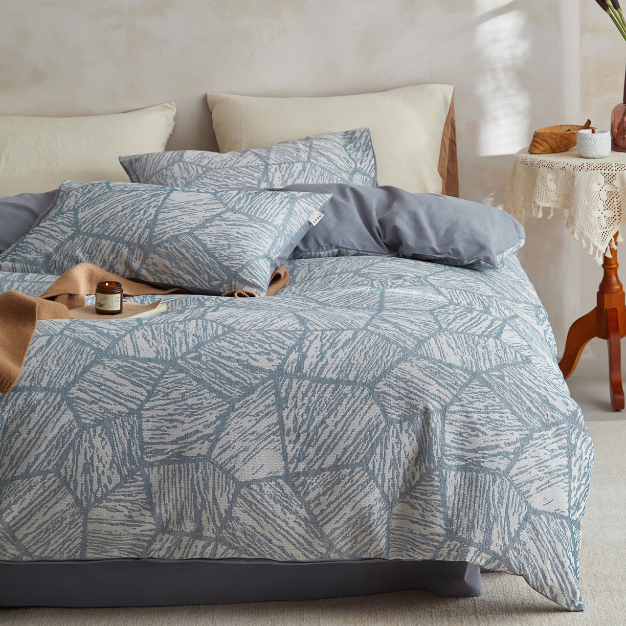 91家纺网 家纺一手货源 找家纺 简宜家居（朝初家纺） 2025新款全棉提花纯棉加厚磨毛四件套 梦枝-灰蓝