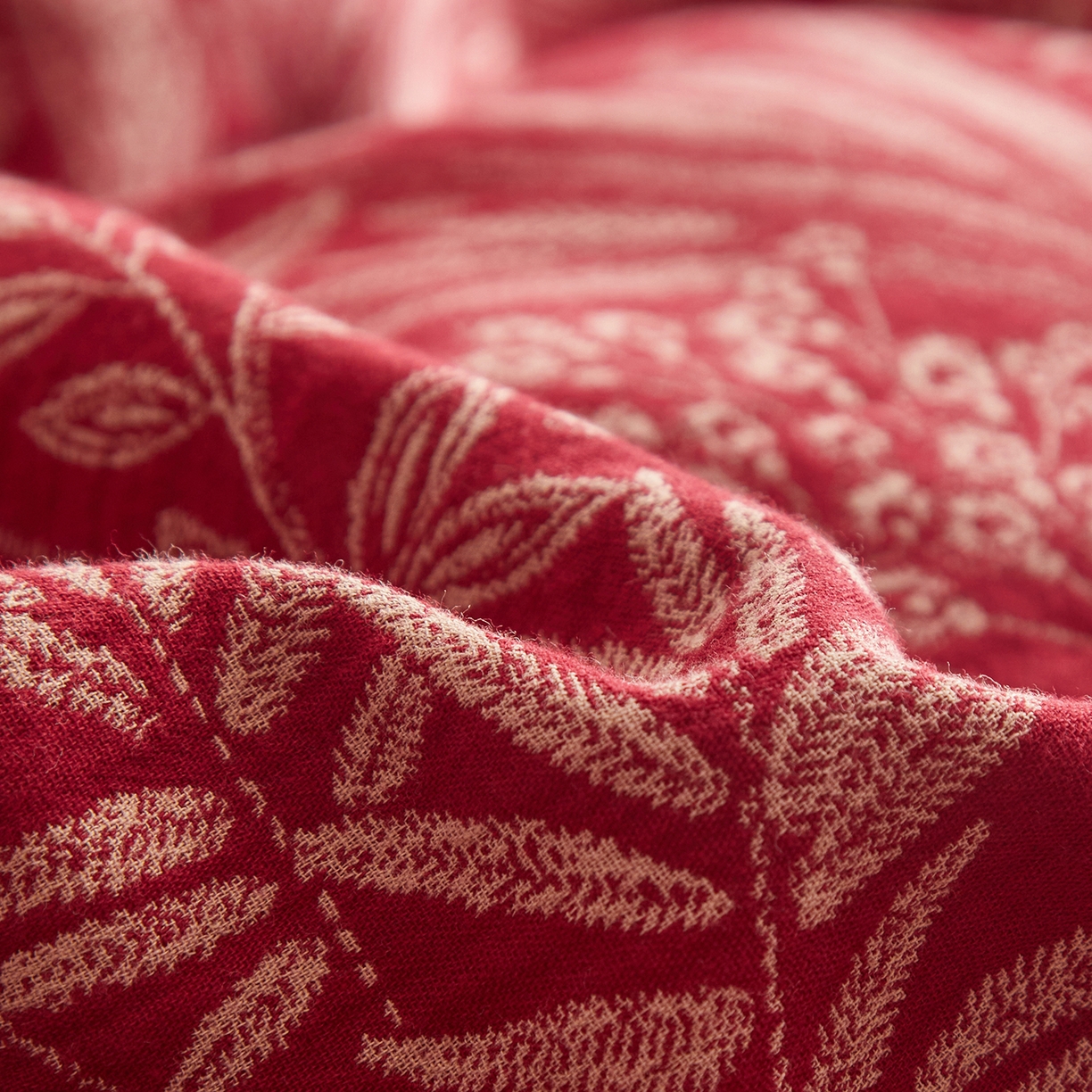 91家纺网 家纺一手货源 找家纺 简宜家居（朝初家纺） 2025新款全棉提花纯棉加厚磨毛四件套 梦枝-红馥